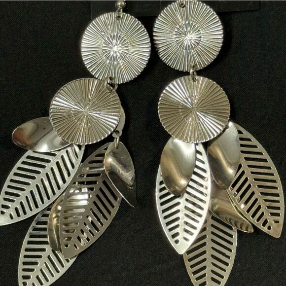 Fashion Silver Toned Large Leaf drop Shaped Dangle Earrings Fish Hook - Picture 2 of 3